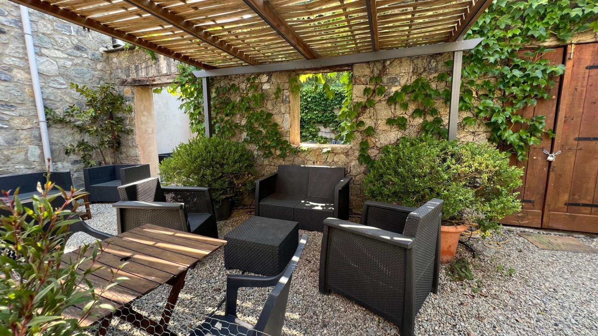 Mandria Mountain View Apartments: Centrally Located Patio *