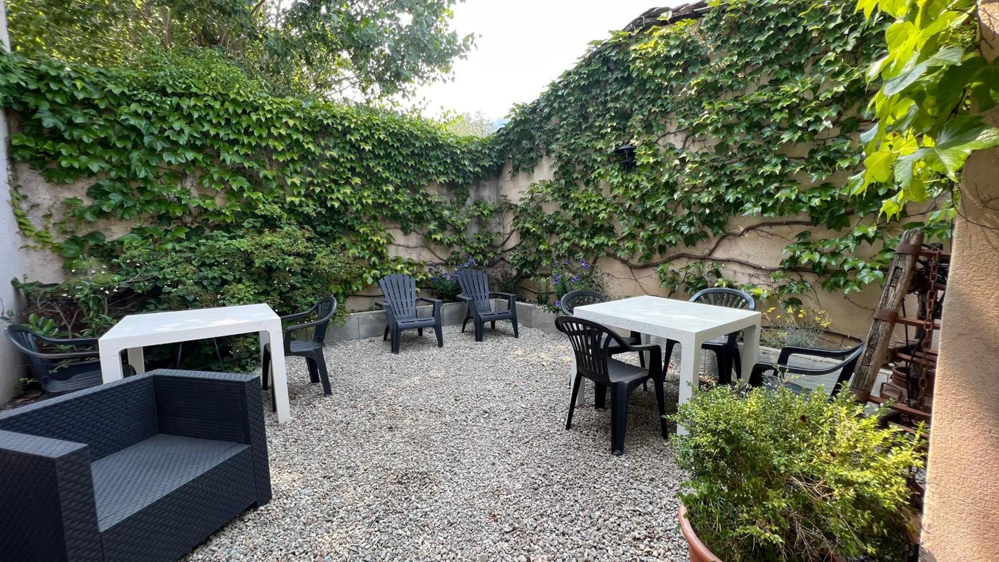 Mandria Mountain View Apartments: Centrally Located Patio Holiday home *