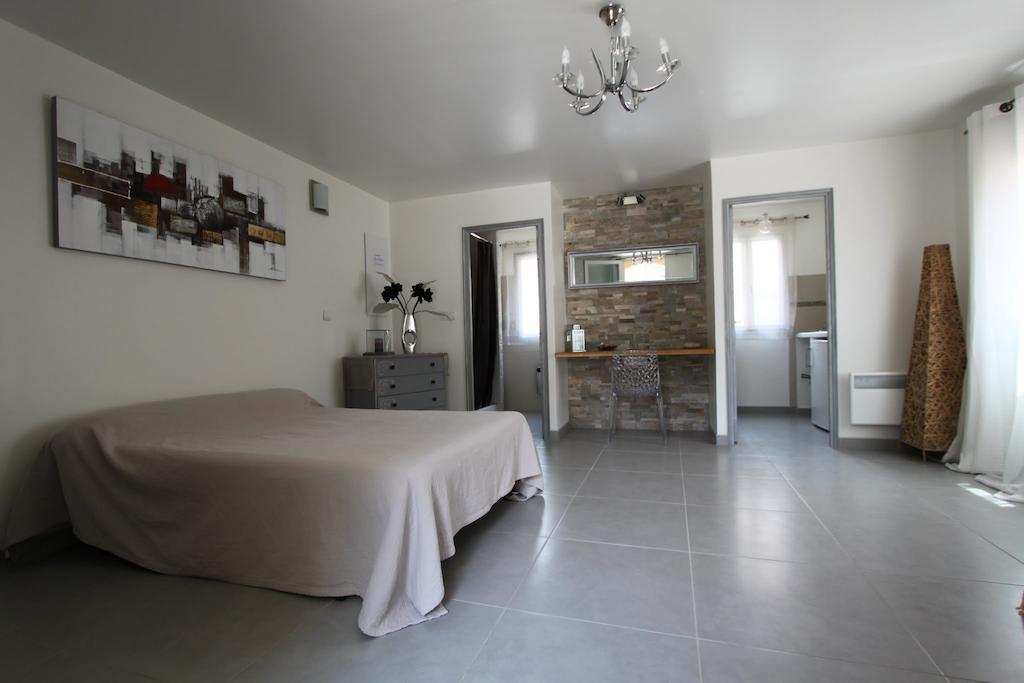 Mandria Mountain View Apartments: Centrally Located Patio