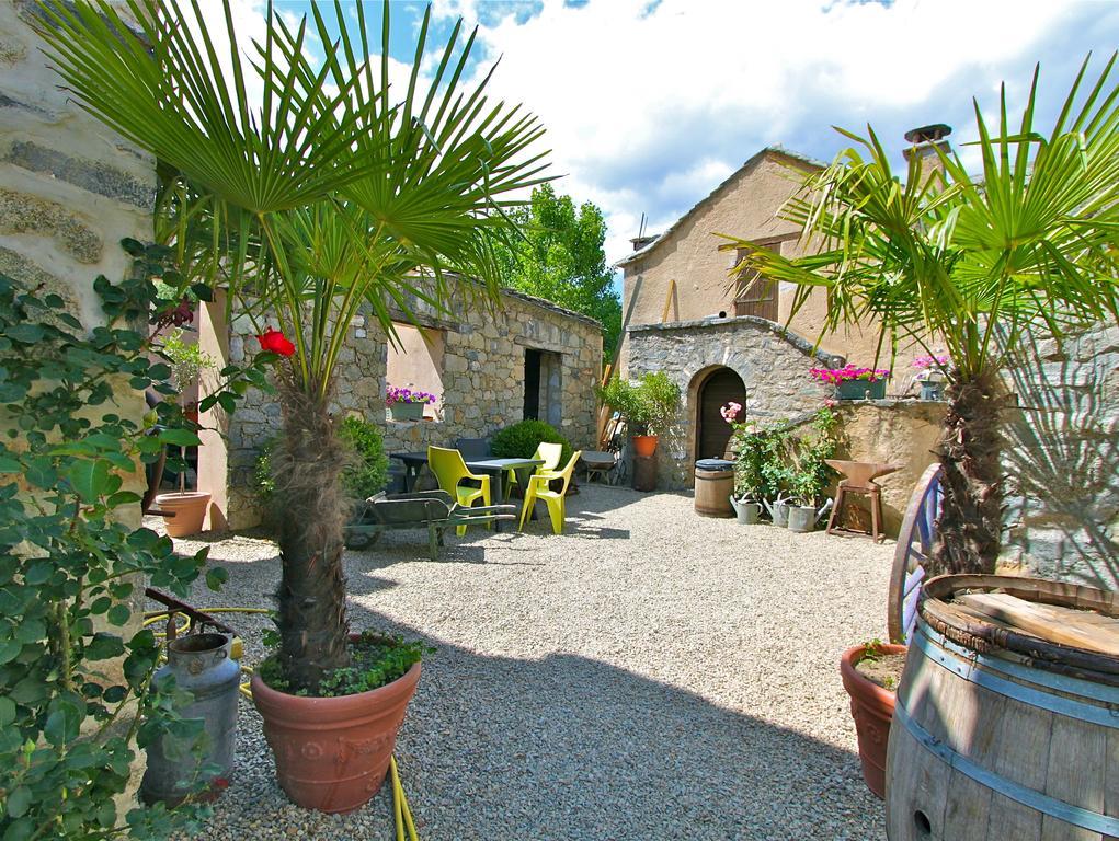 Mandria Mountain View Apartments: Centrally Located Patio Corte (Corsica)