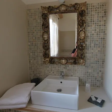 A MANDRIA, appartements avec cuisine 30m2, patio, vue Montagnes et citadelle, 5 minutes à pied du centre ville et des rivières Corte  Exterior foto