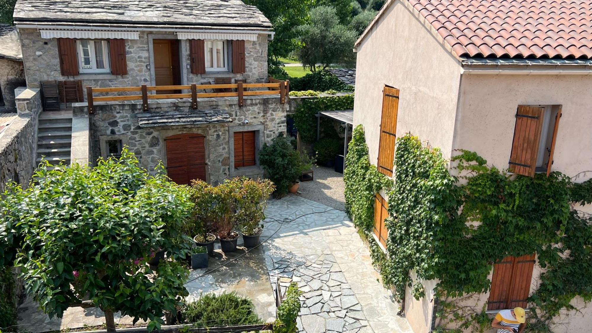 A Mandria, Avec Cuisine 30m2, Patio, Vue Montagnes Et Citadelle, 5 Minutes à Pied Du Centre Et Des Rivières *